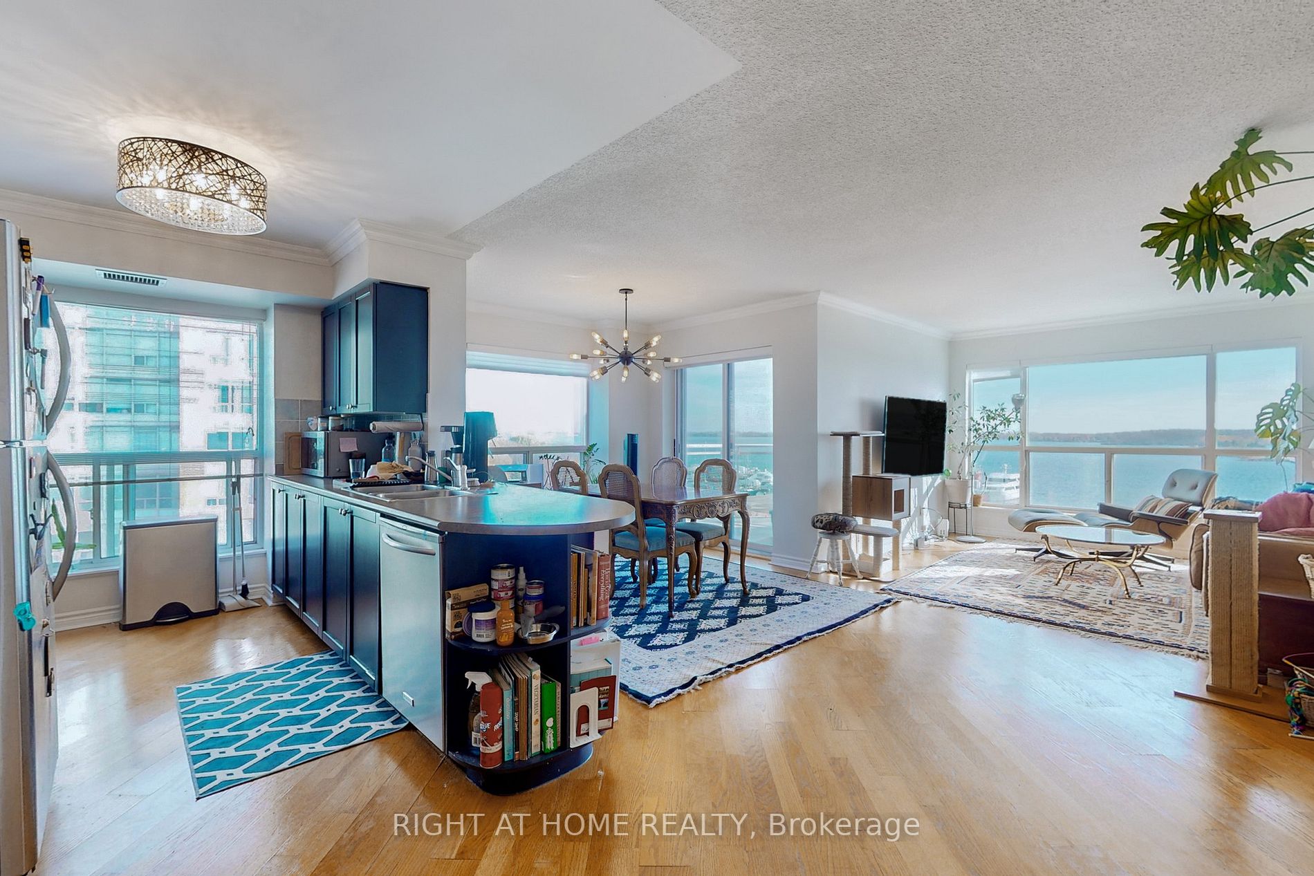 600 Queens Quay W, #809