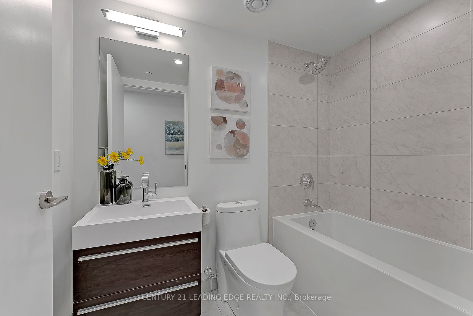 39 Roehampton Ave, #4109