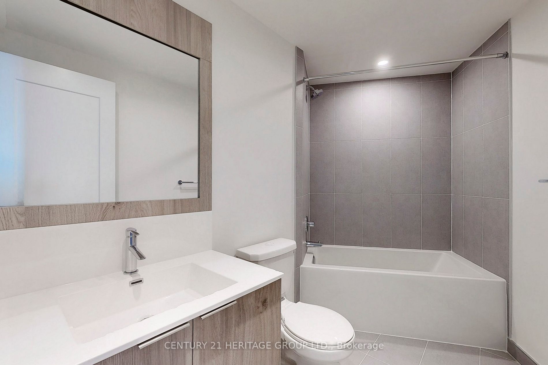 25 Adra Grado Way N, #901