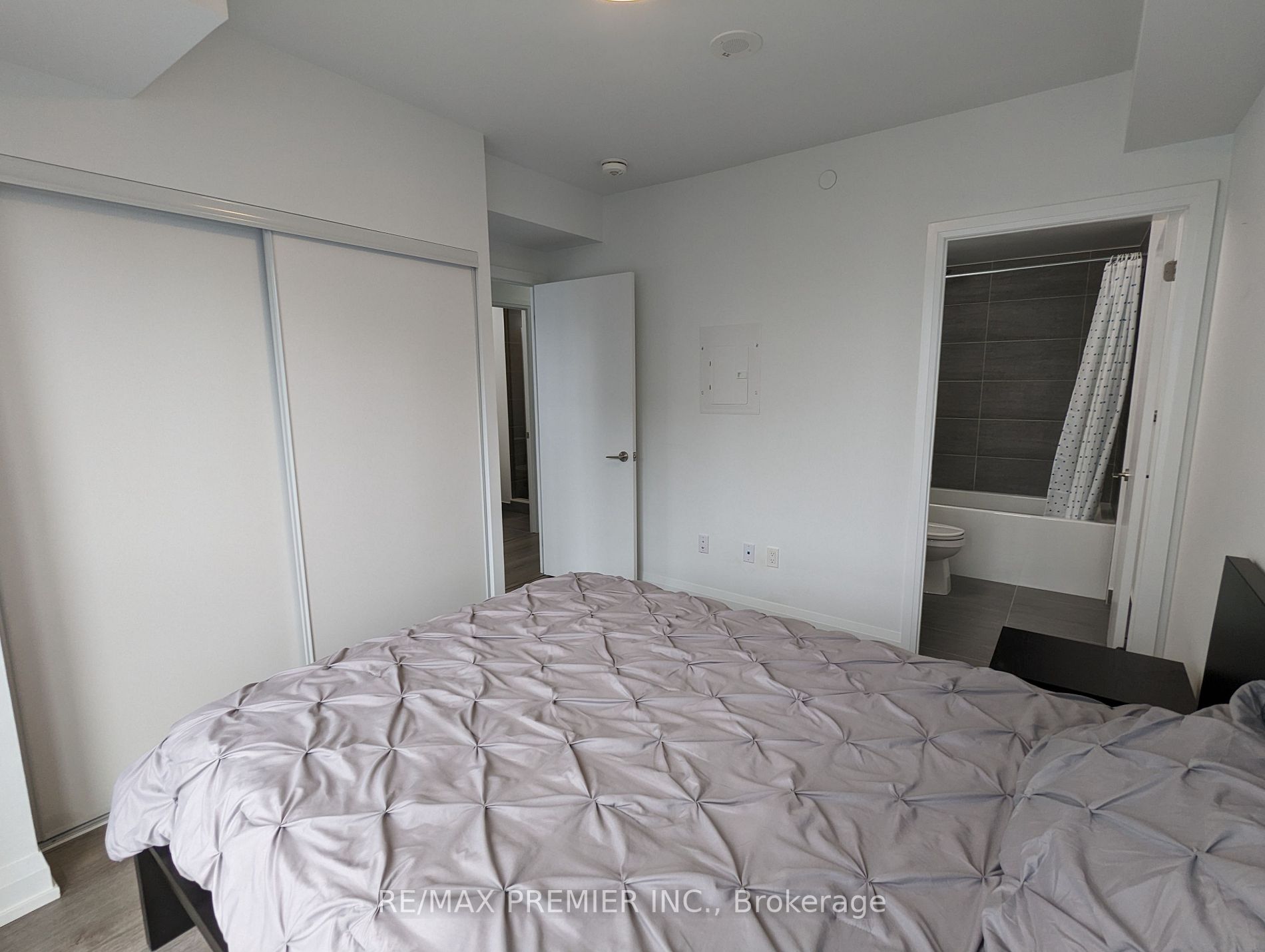 77 Mutual St, #3605