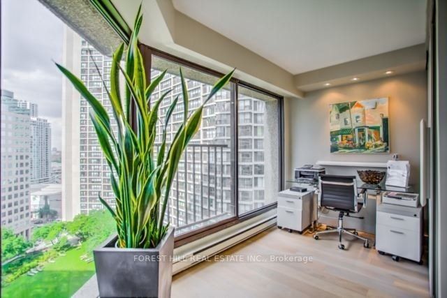 65 Harbour Sq, #1707