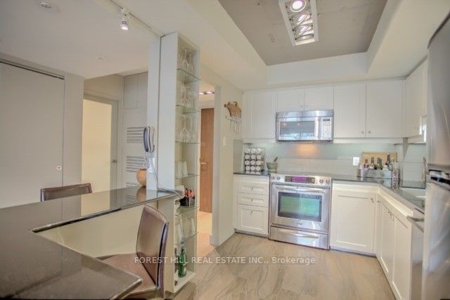 65 Harbour Sq, #1707