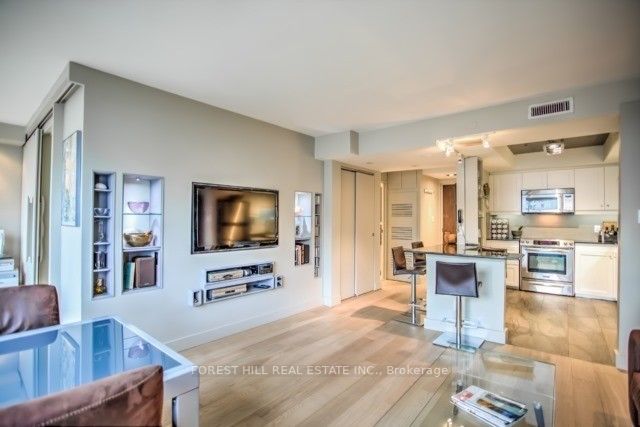 65 Harbour Sq, #1707