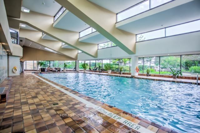 65 Harbour Sq, #1707