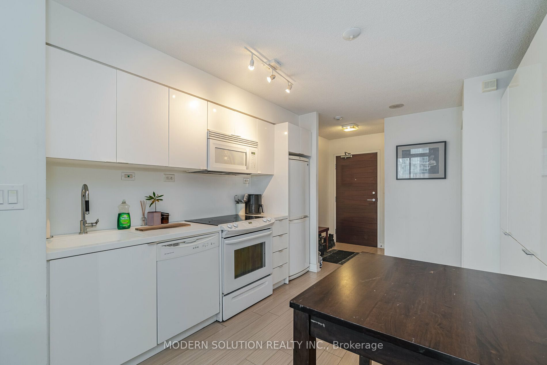 10 Capreol Crt, #925