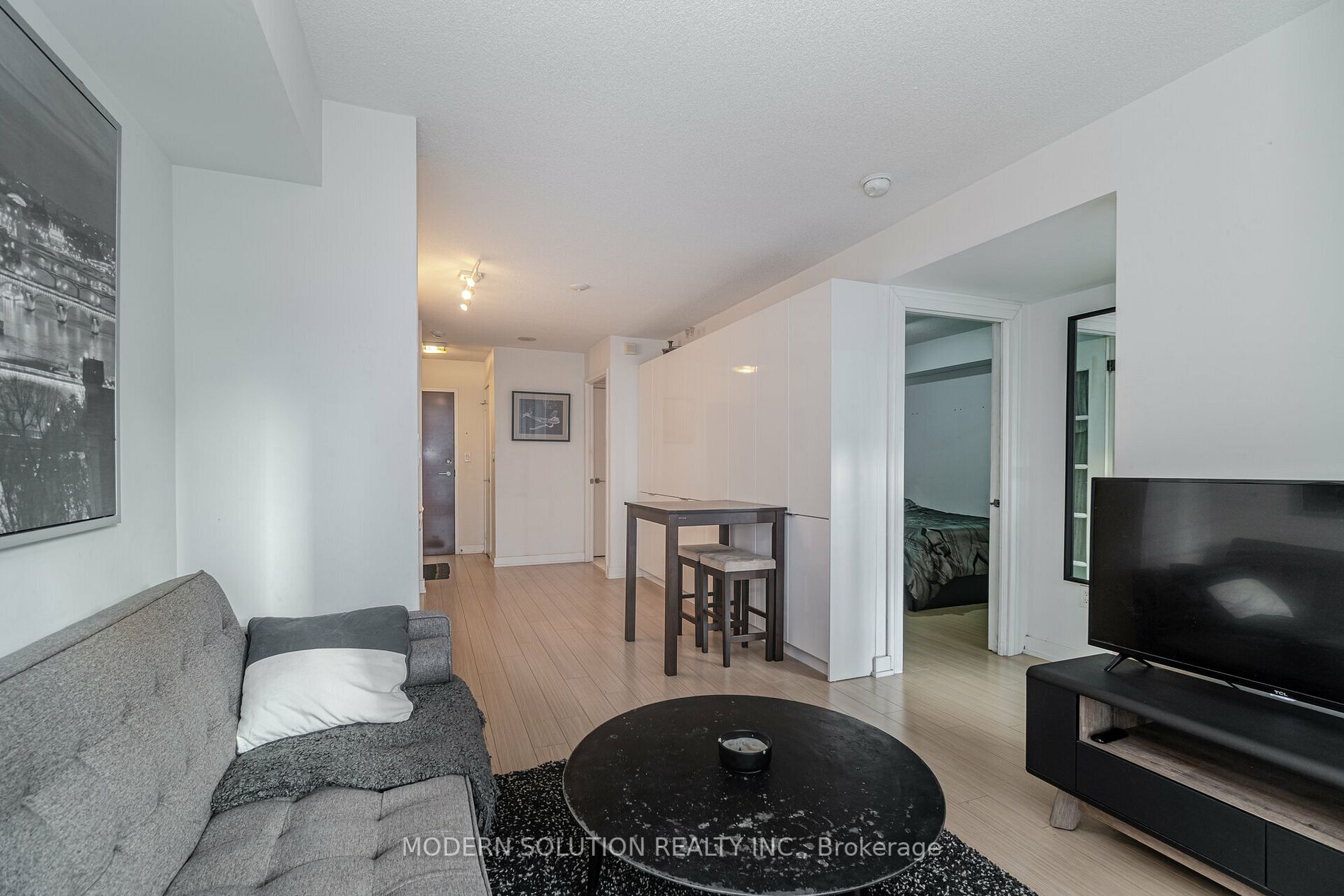 10 Capreol Crt, #925