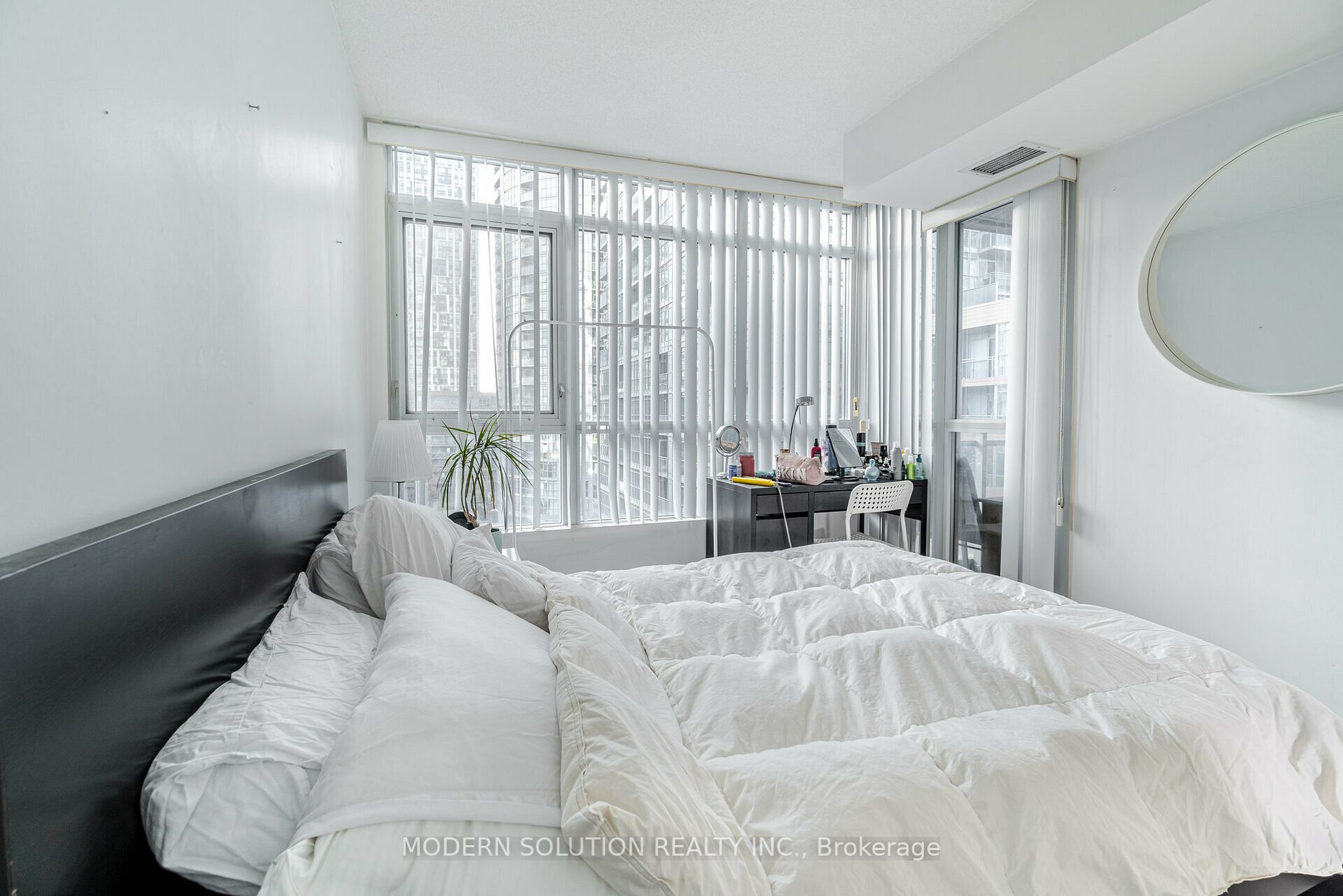 10 Capreol Crt, #925
