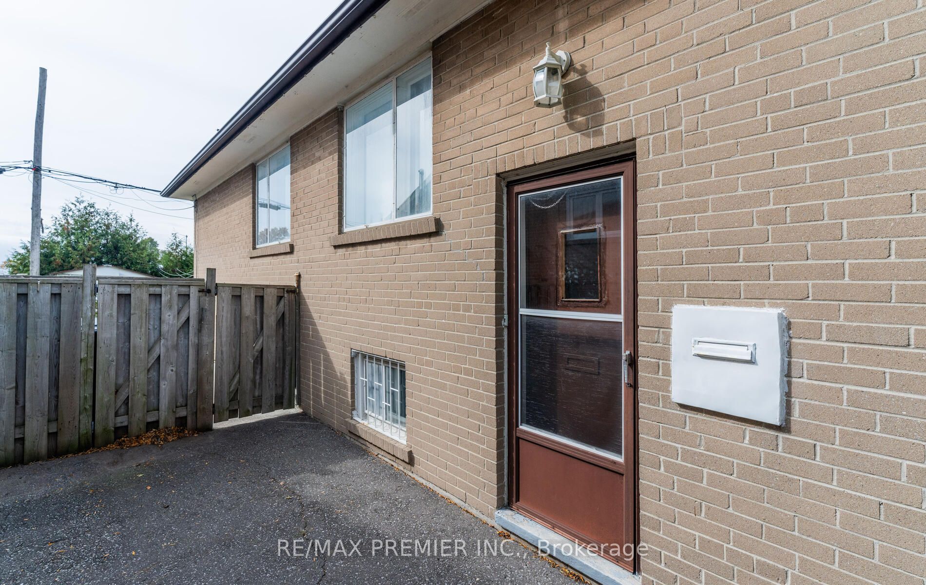 39 Combermere Dr