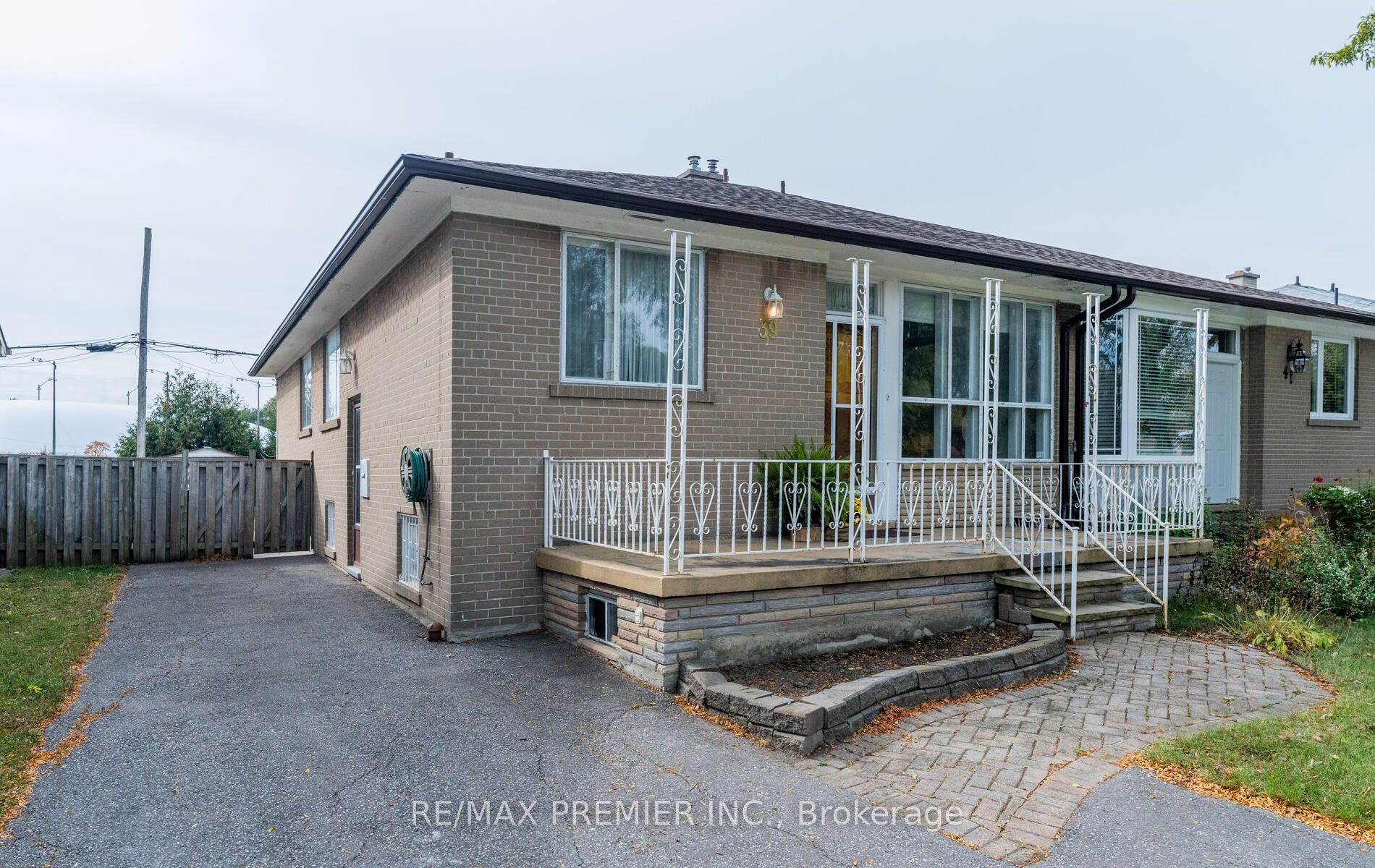 39 Combermere Dr