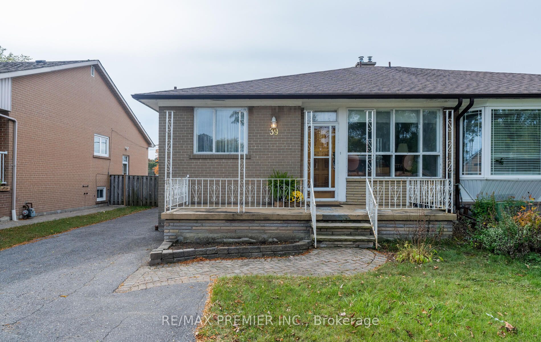 39 Combermere Dr