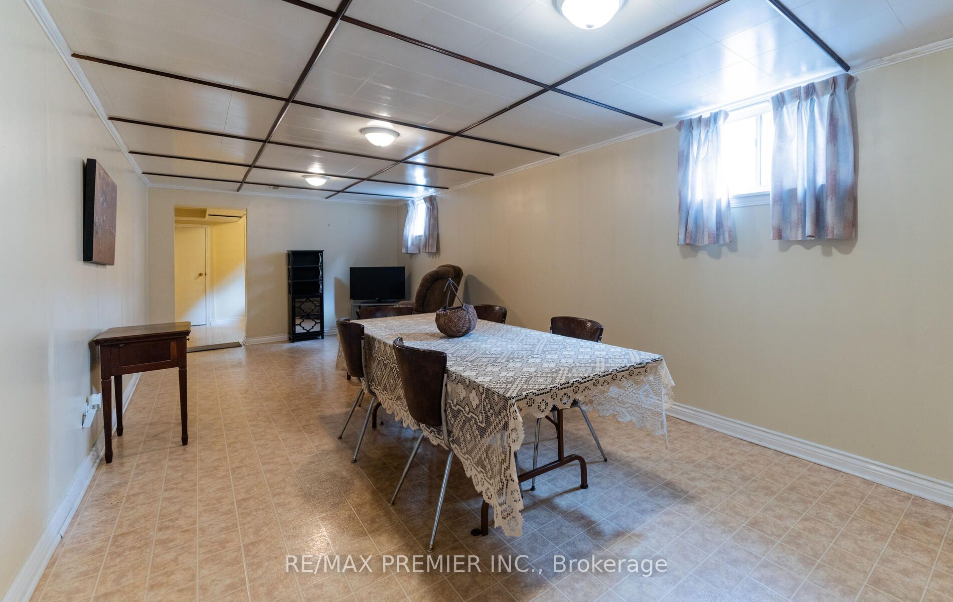 39 Combermere Dr