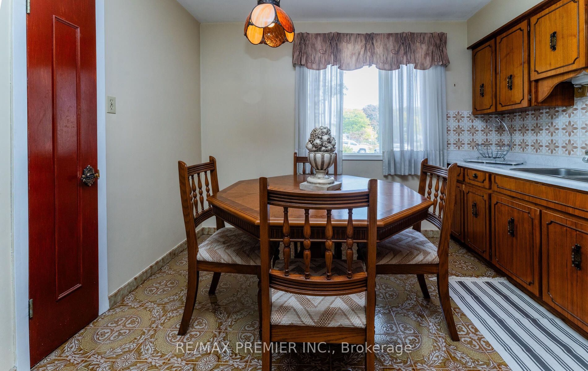 39 Combermere Dr