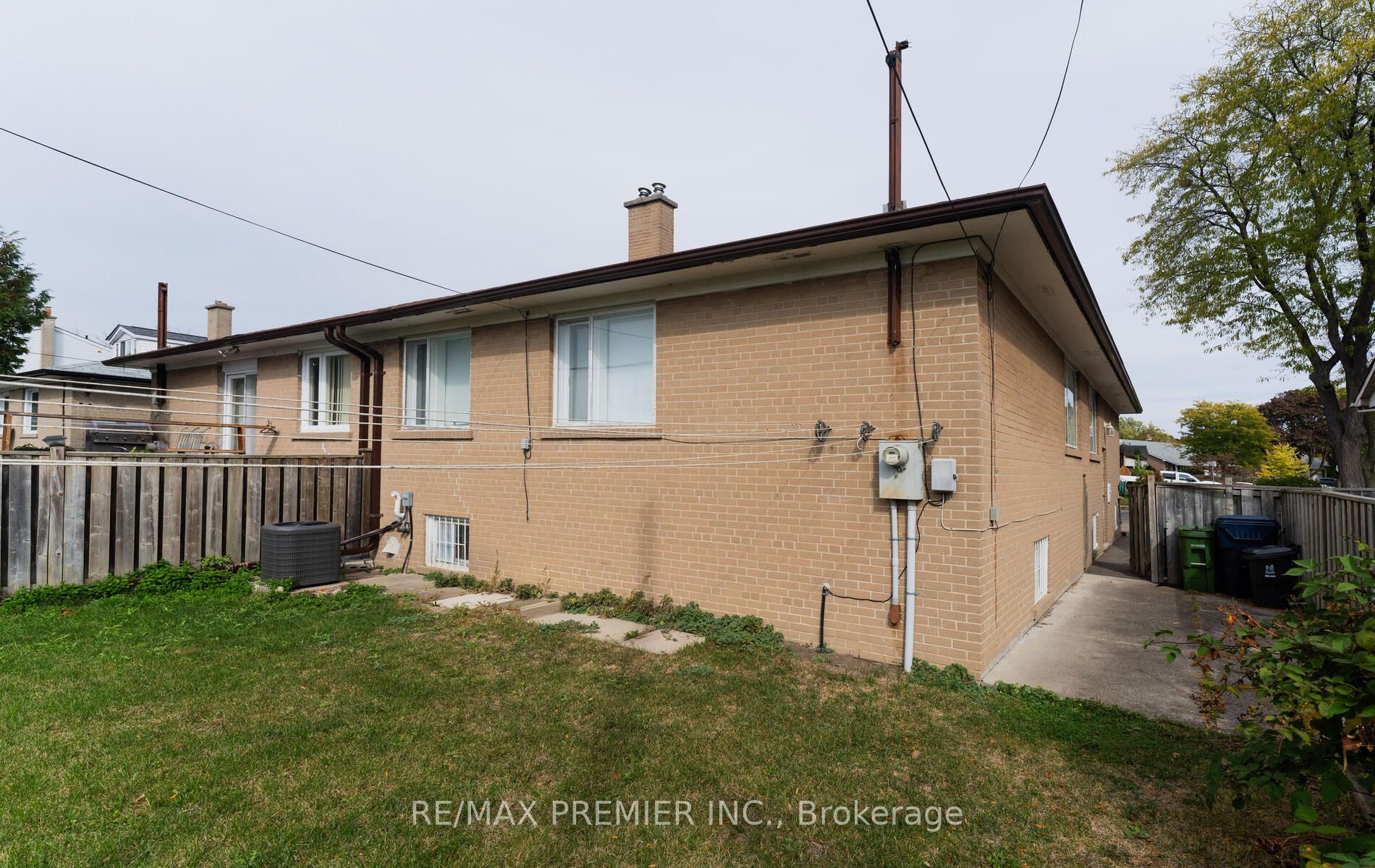 39 Combermere Dr