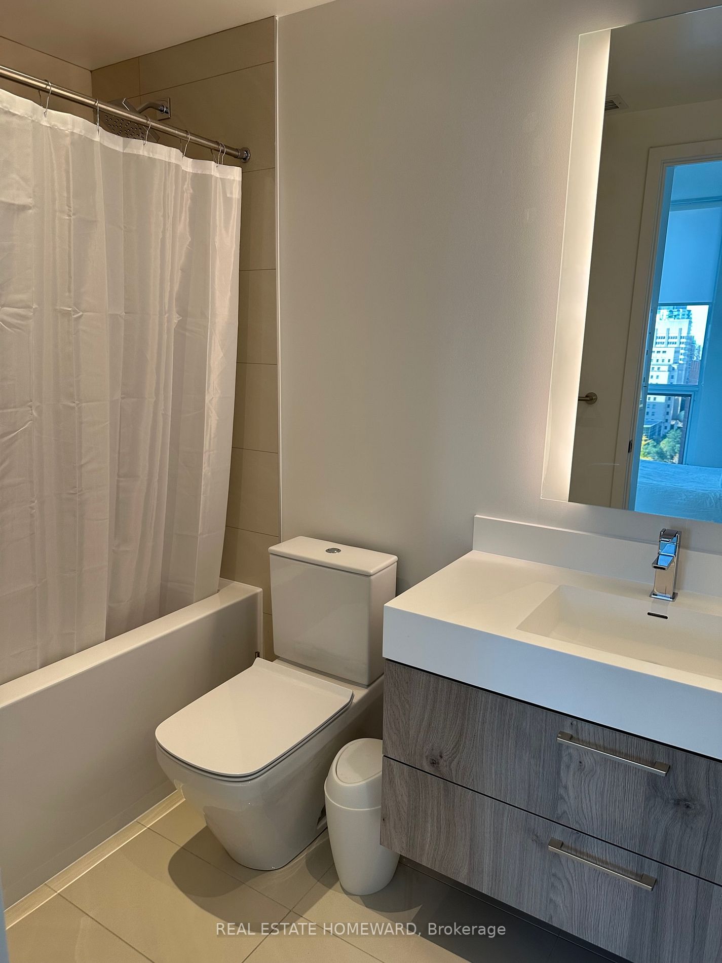1 Yorkville Ave, #1611
