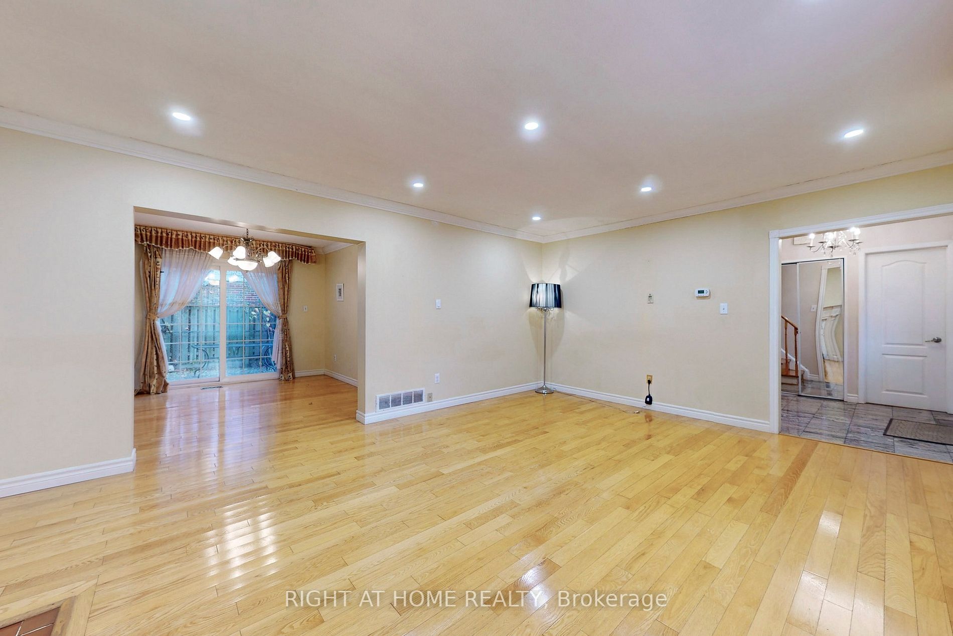 2 Farmview Cres