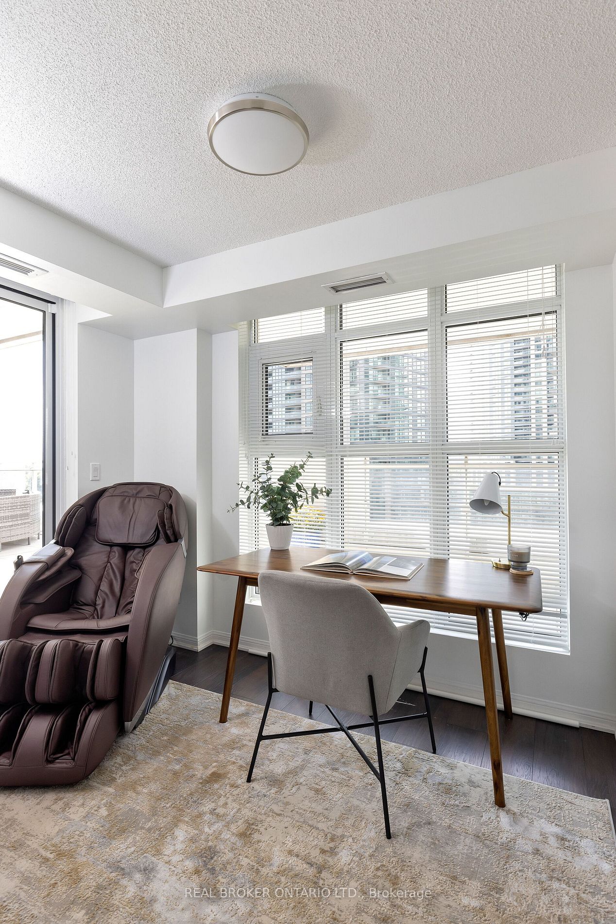 35 Bastion St, #809