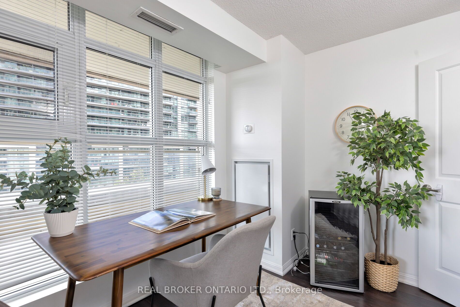 35 Bastion St, #809