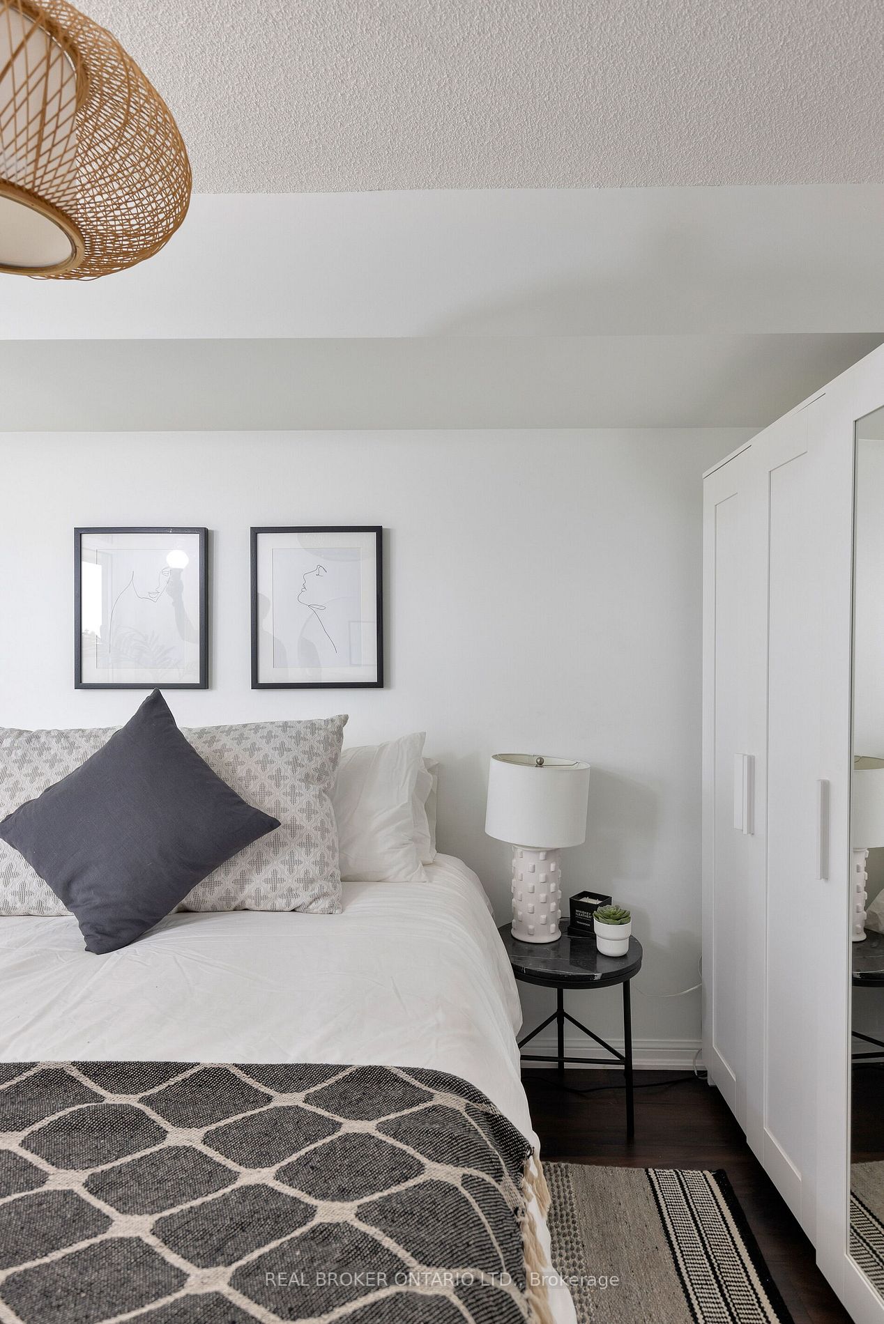 35 Bastion St, #809