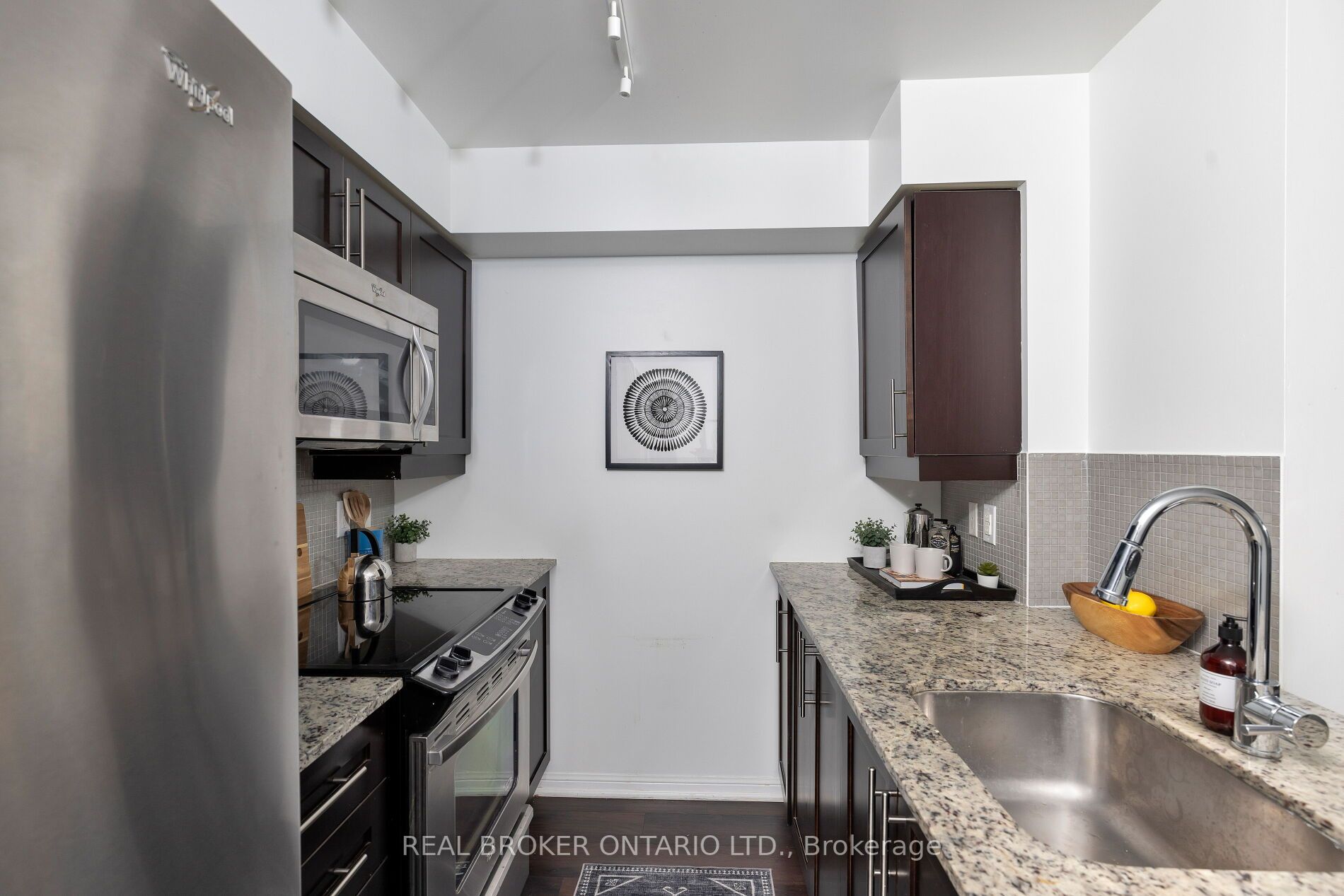 35 Bastion St, #809
