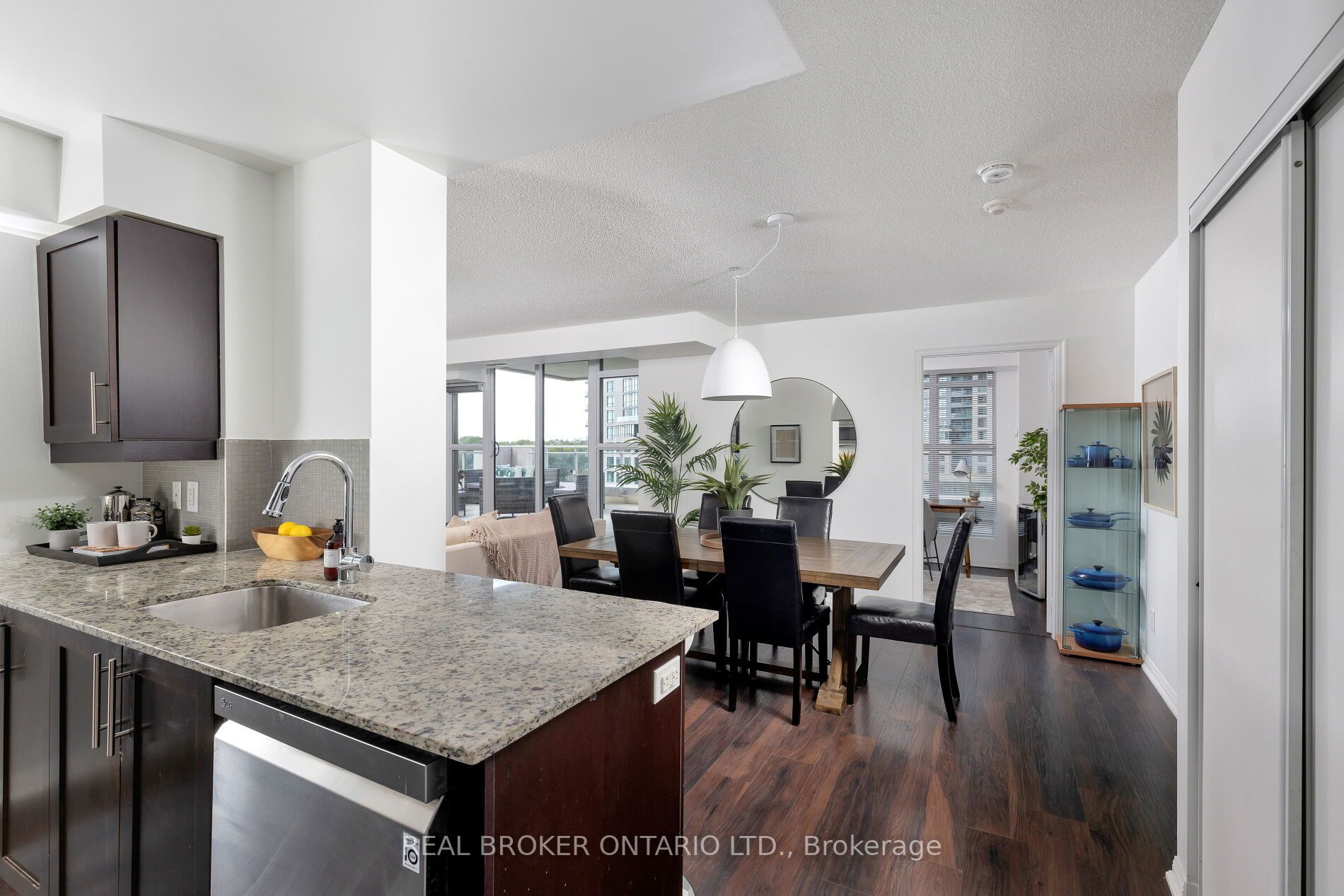 35 Bastion St, #809