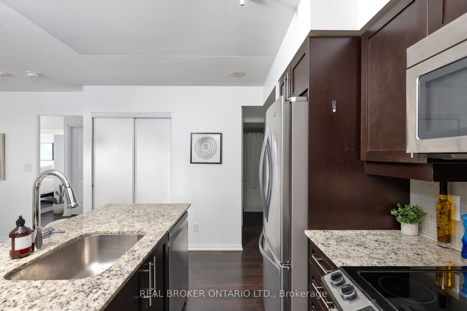 35 Bastion St, #809