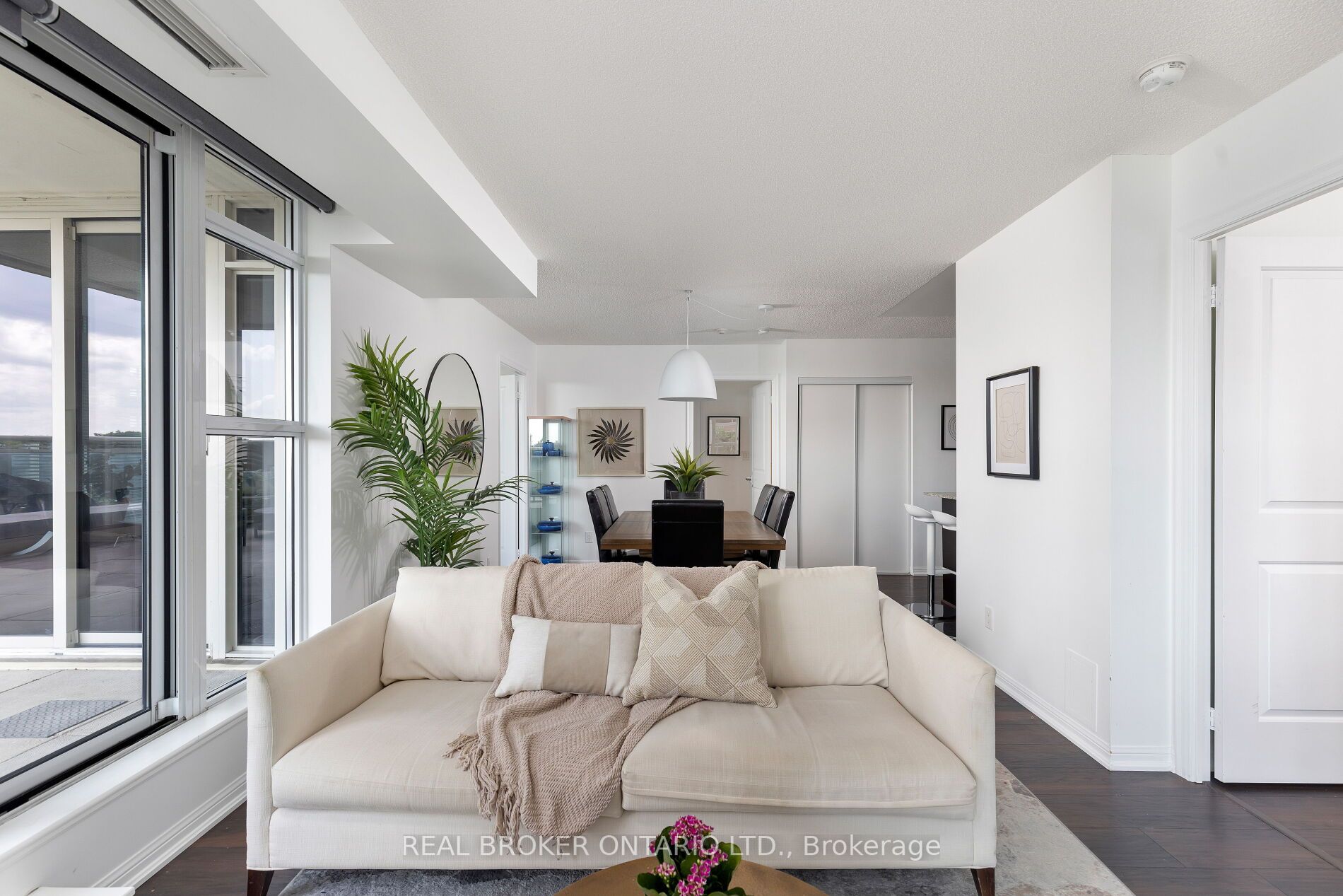35 Bastion St, #809