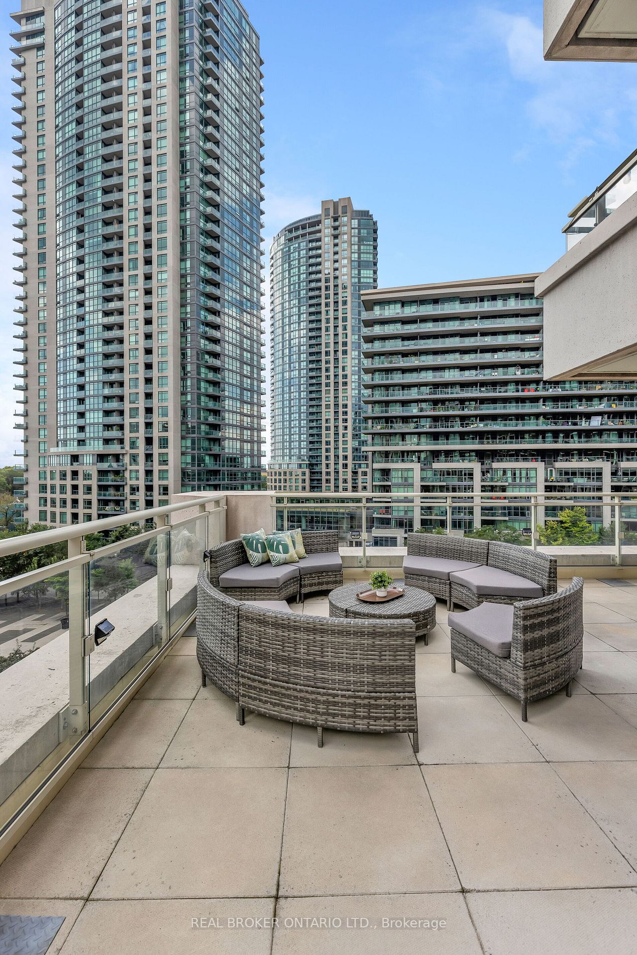 35 Bastion St, #809