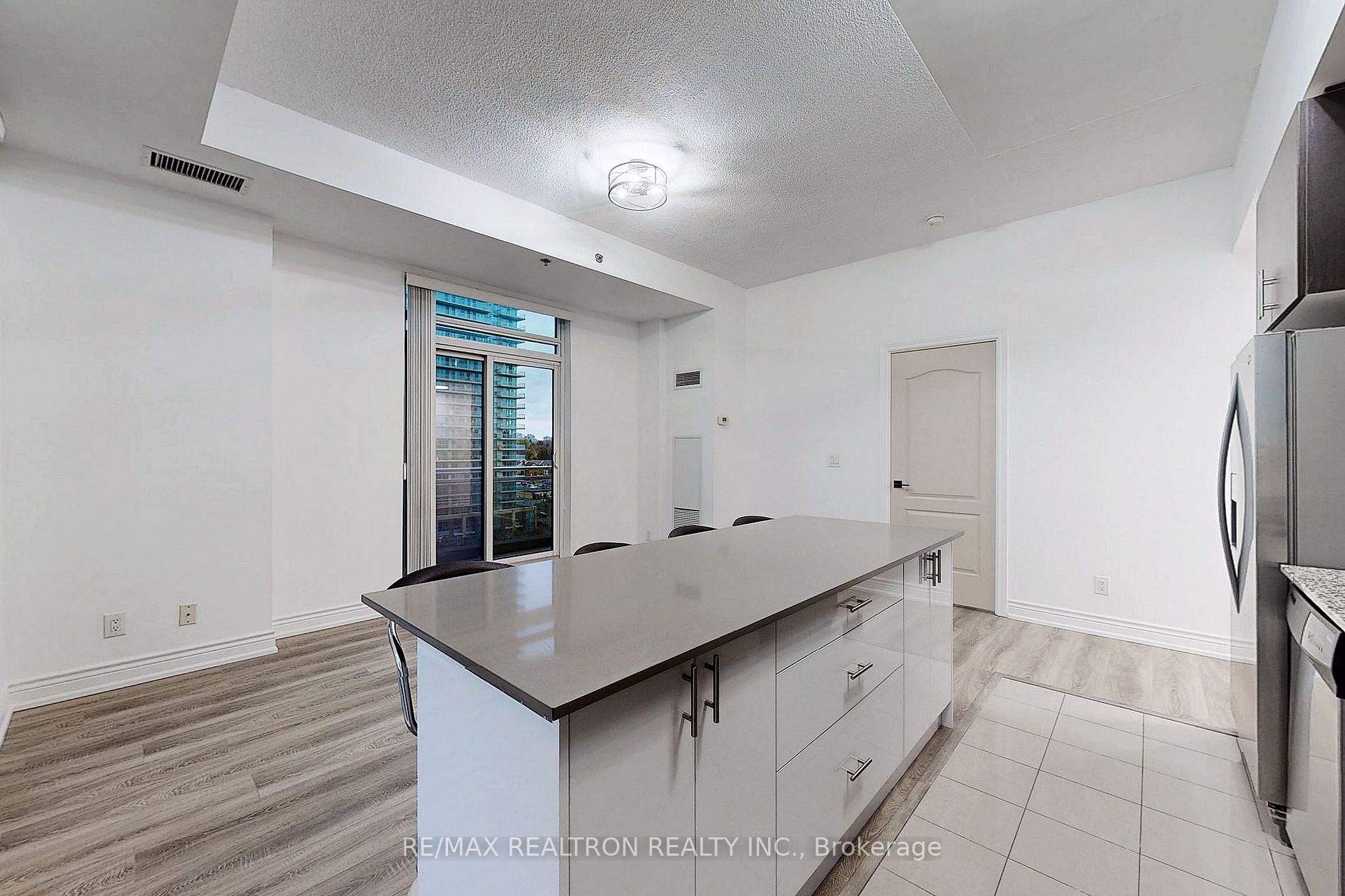 2756 Old Leslie St, #1020