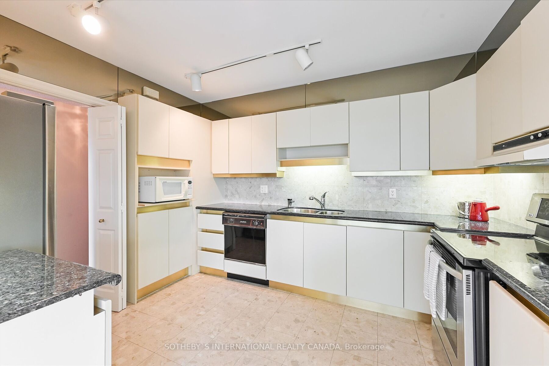 40 Rosehill Ave, #502