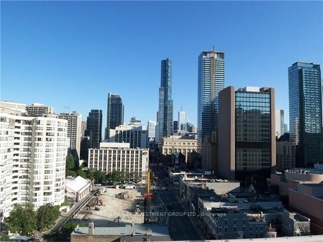 555 Yonge St, #811