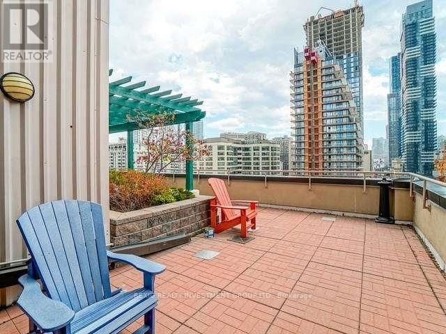 555 Yonge St, #811