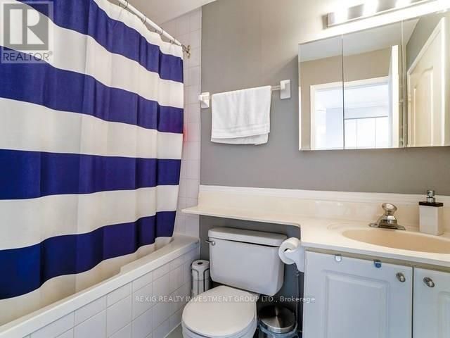 555 Yonge St, #811
