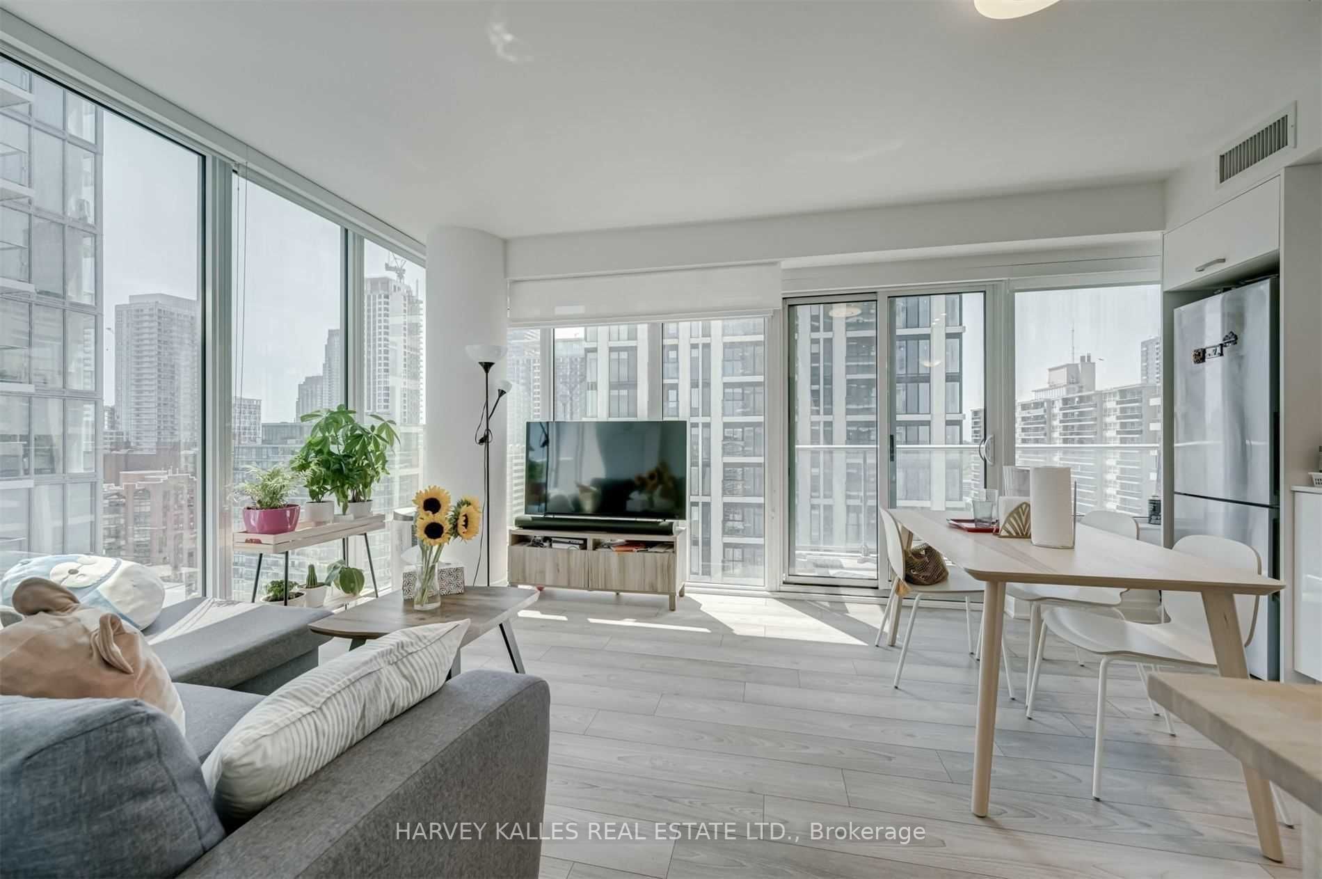 99 Broadway Ave, #1509