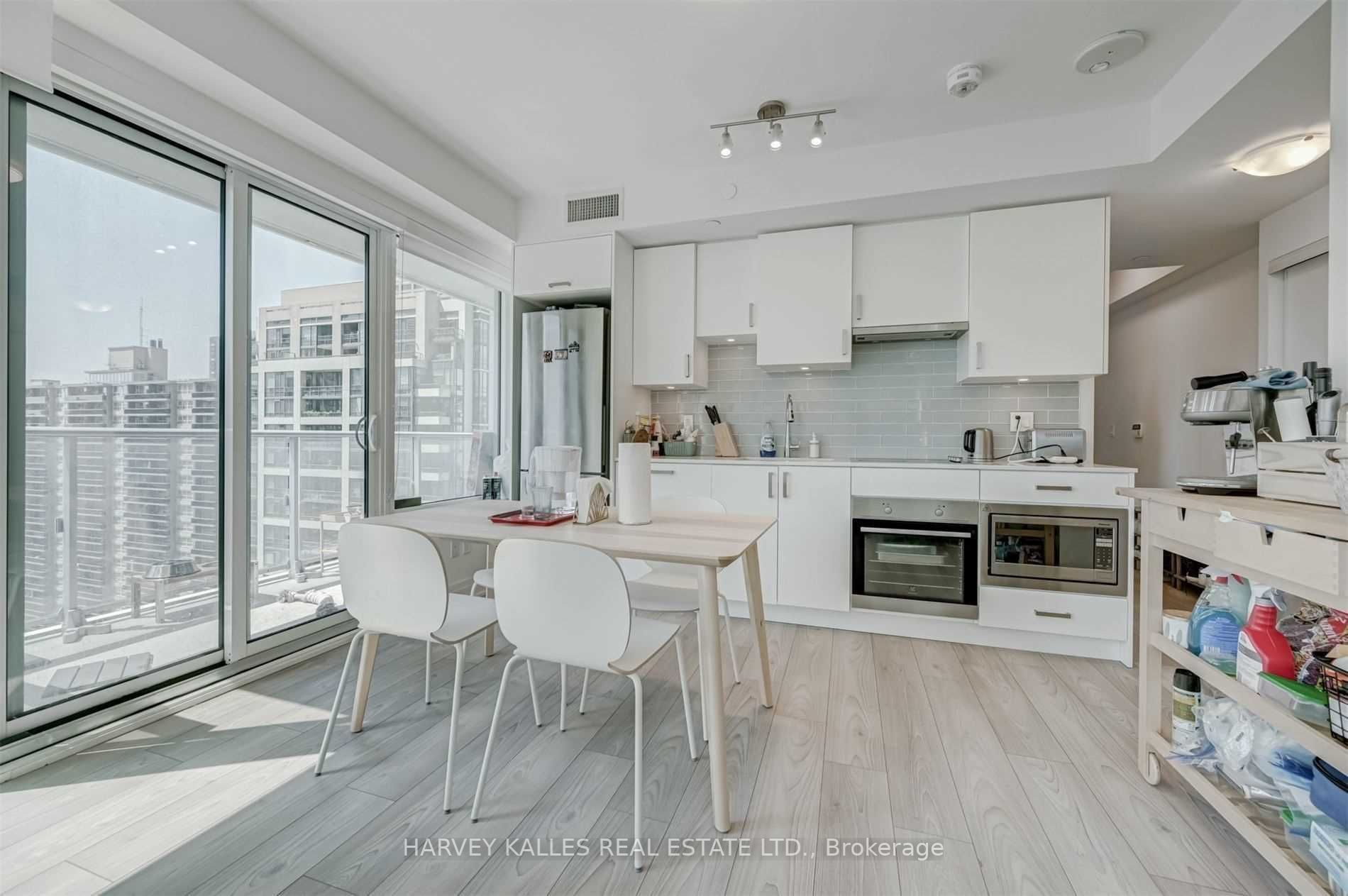 99 Broadway Ave, #1509