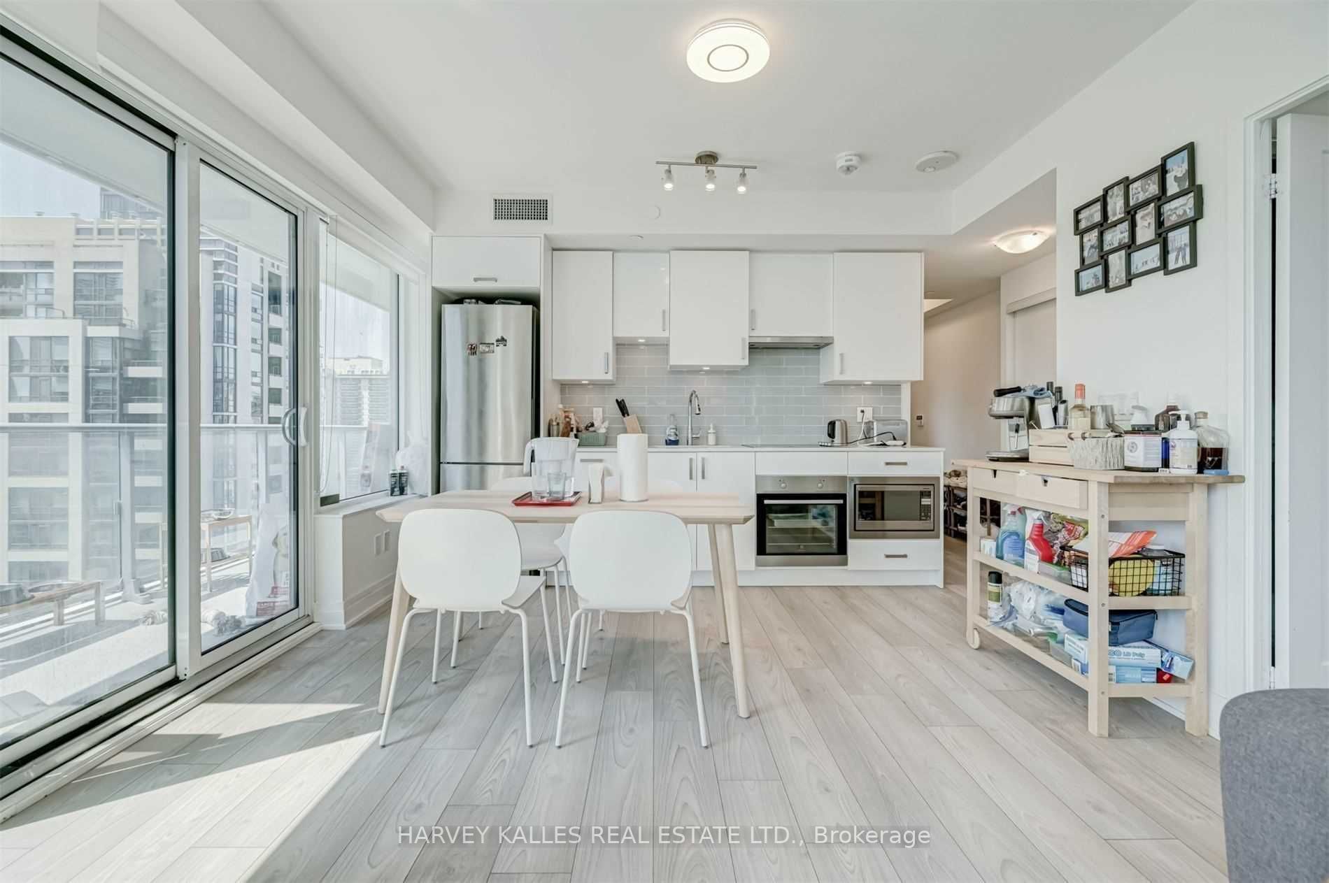 99 Broadway Ave, #1509