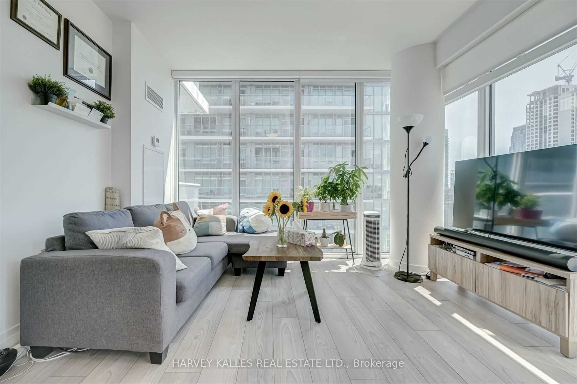 99 Broadway Ave, #1509