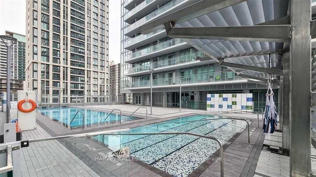 99 Broadway Ave, #1509