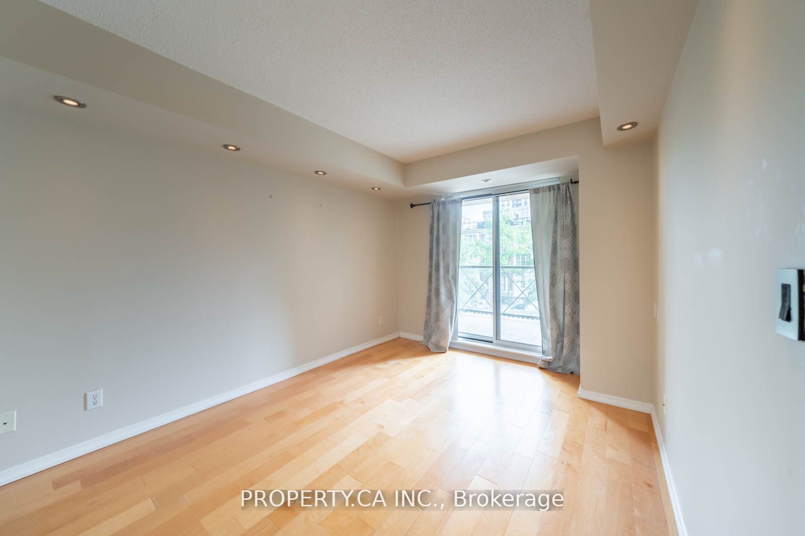 55 Harrison Garden Blvd, #201