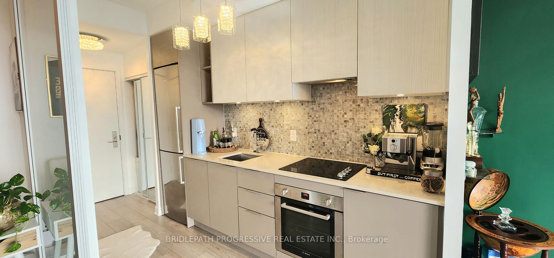 120 Parliament St, #2011