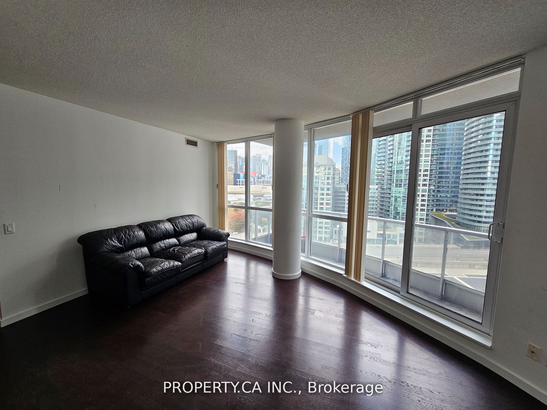 218 Queens Quay, #1201