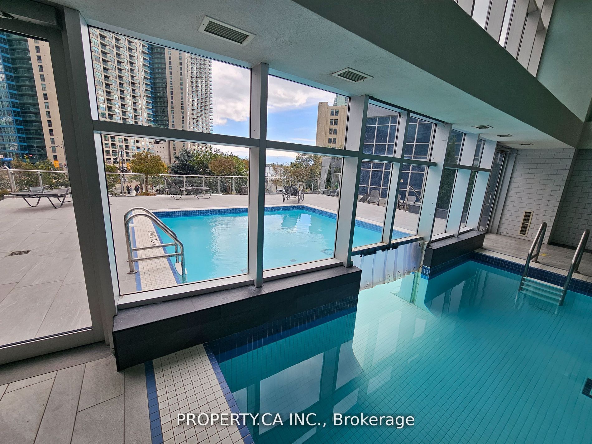 218 Queens Quay, #1201