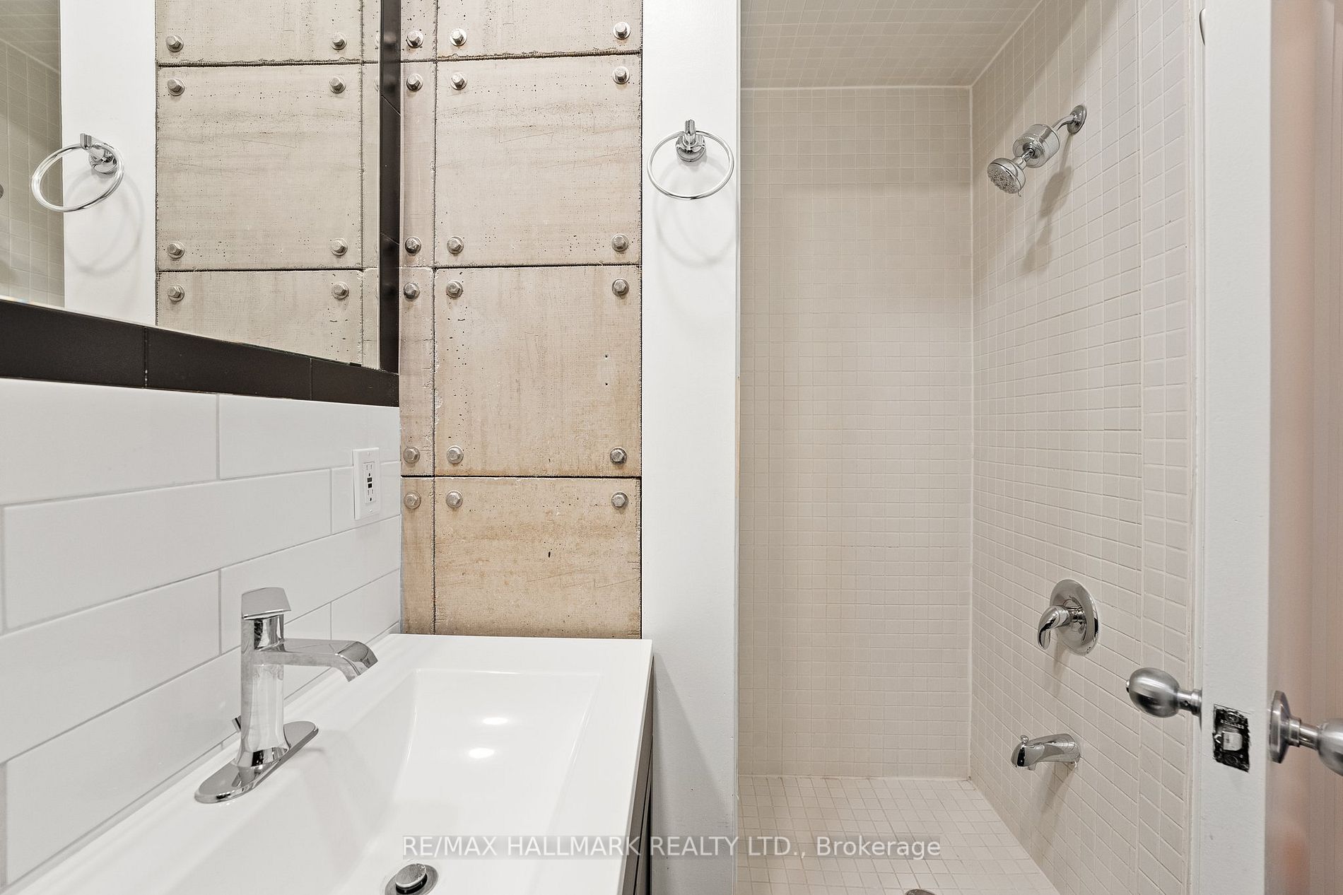 535 Queen St E, #5
