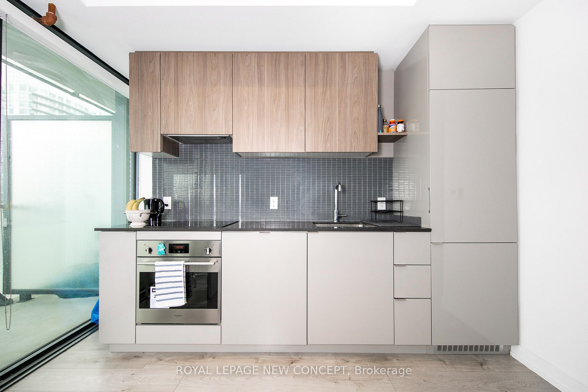 161 Roehampton Ave, #2011