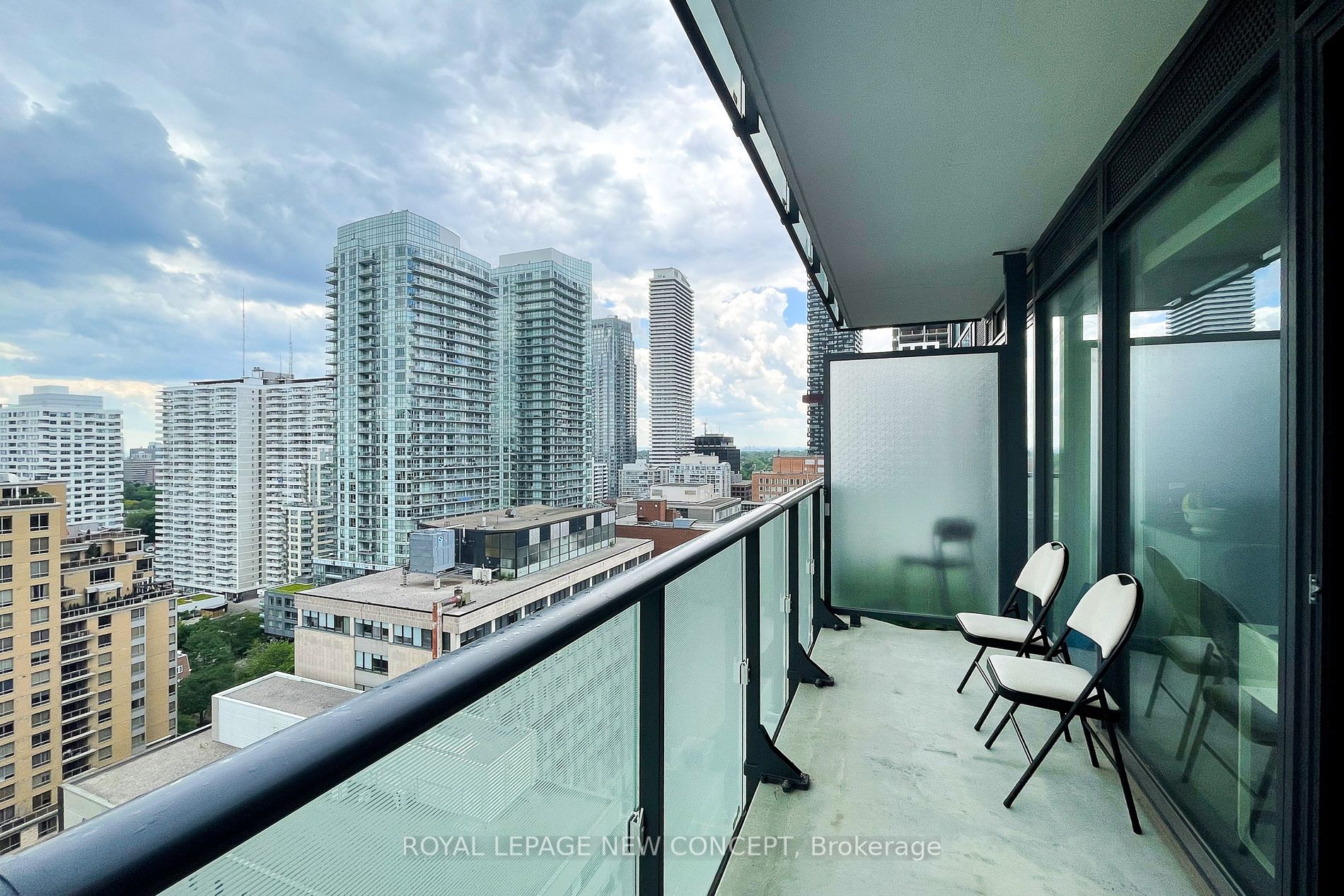 161 Roehampton Ave, #2011