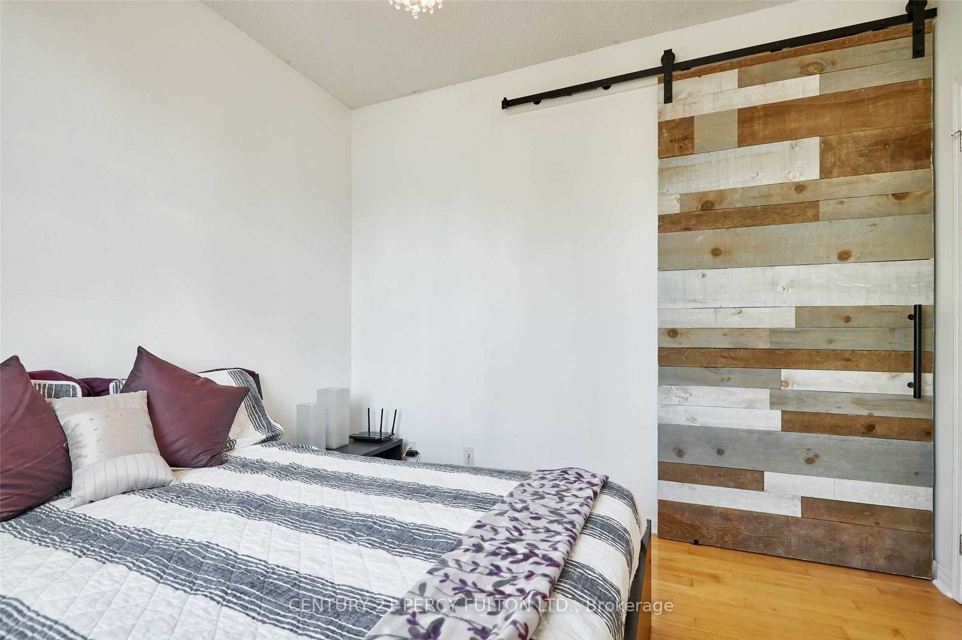 230 Queens Quay W, #1016