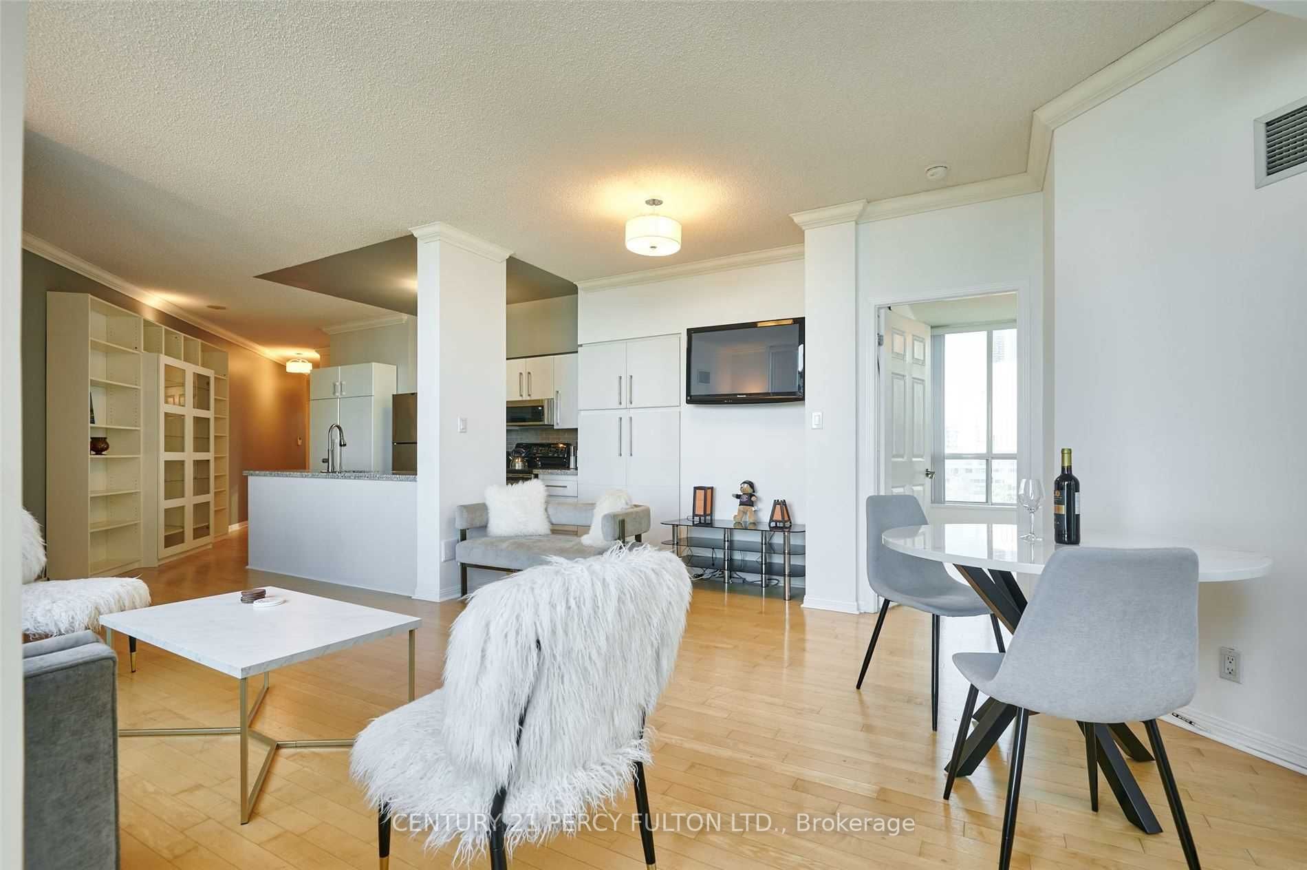 230 Queens Quay W, #1016