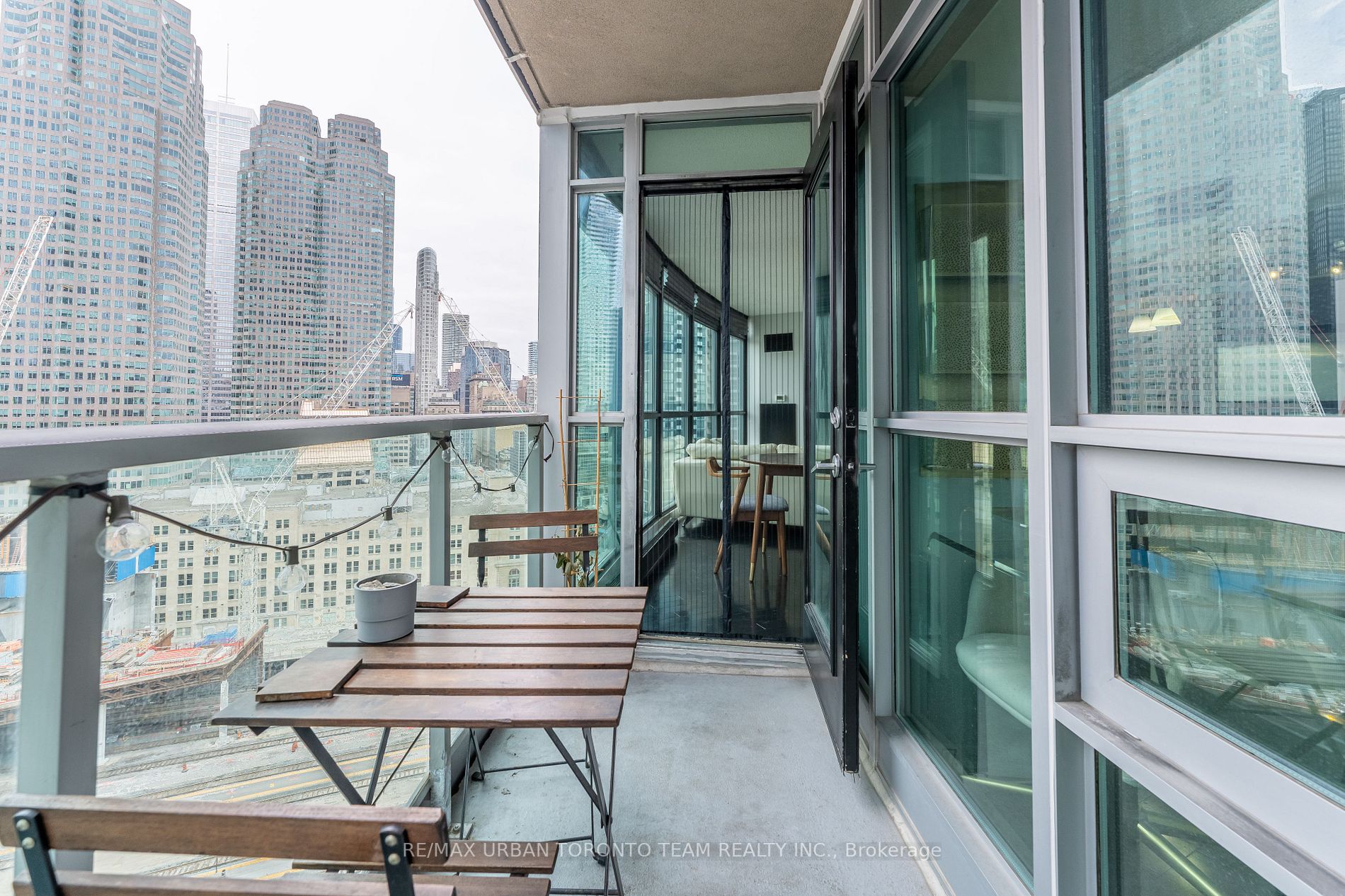 18 Yonge St, #2003