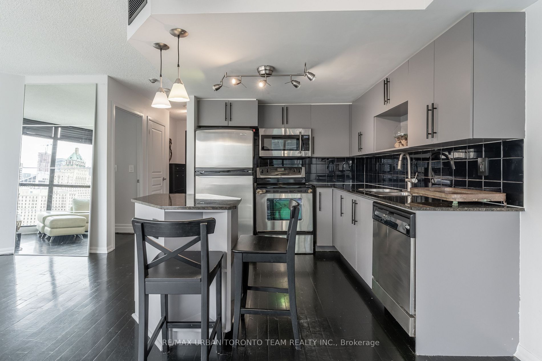 18 Yonge St, #2003