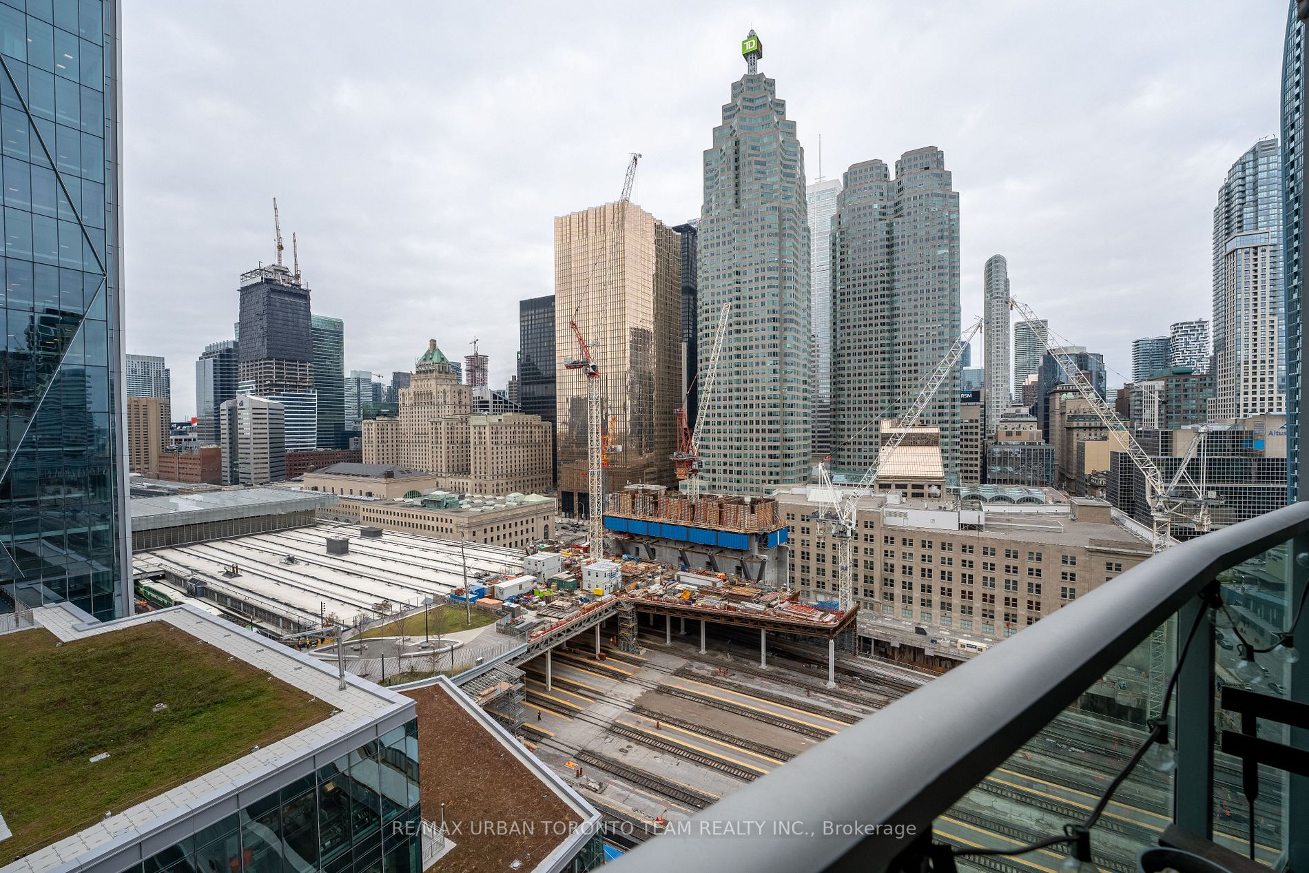 18 Yonge St, #2003