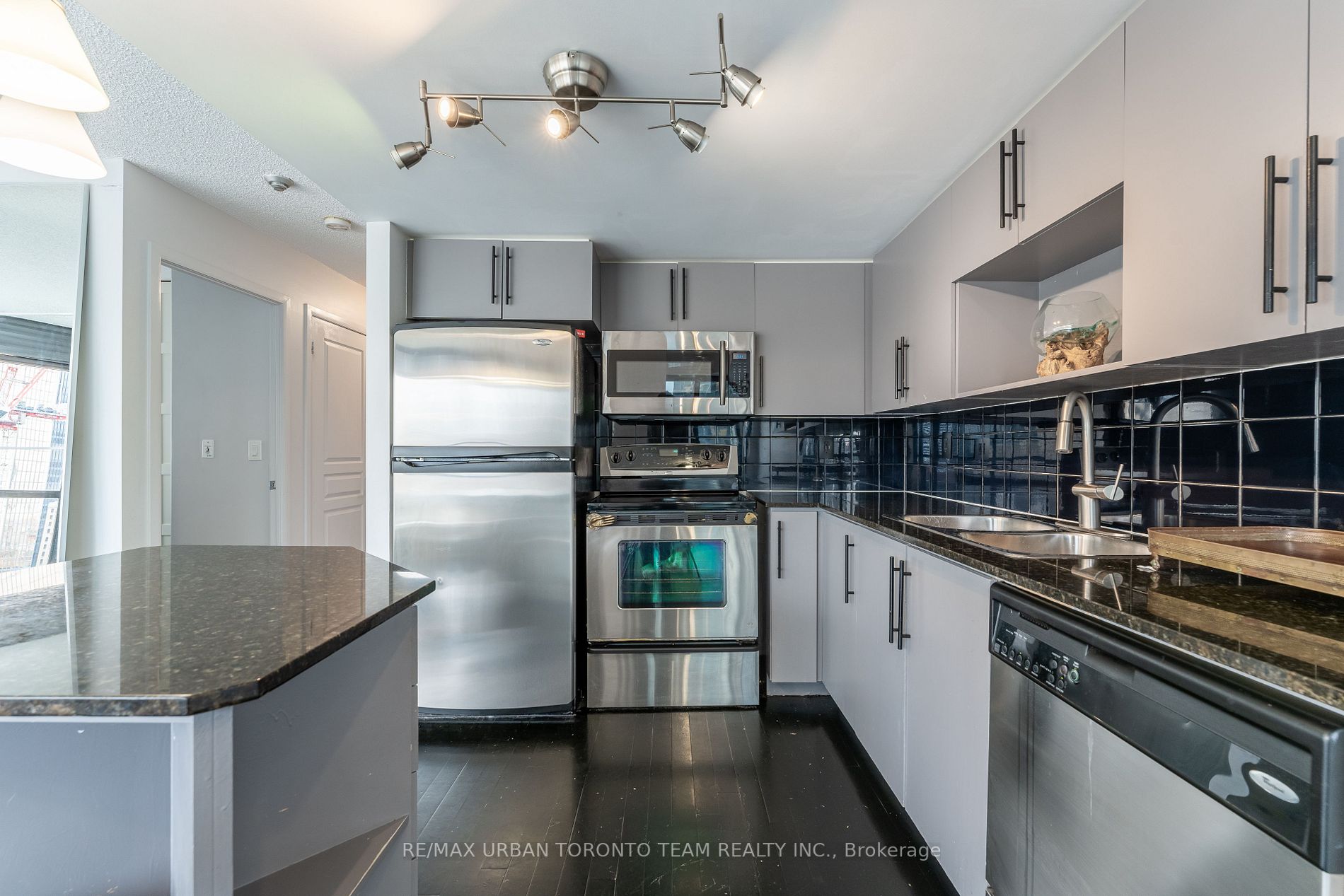 18 Yonge St, #2003
